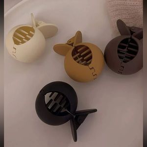 4-piece Ball-Design Hair Clips